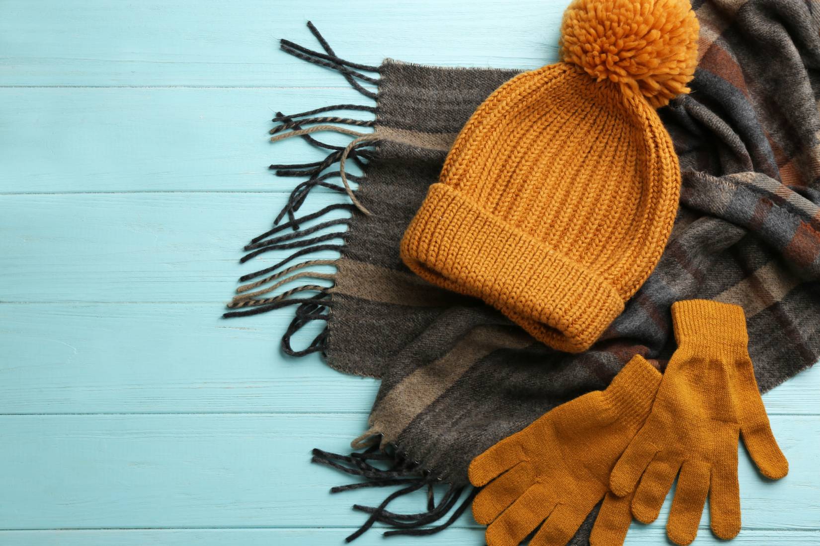 Idee regalo di Natale: berretti e sciarpe per l'inverno